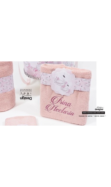 Trusou de botez cu lebede si motive florale personalizat pentru fete, Lebada alba 45